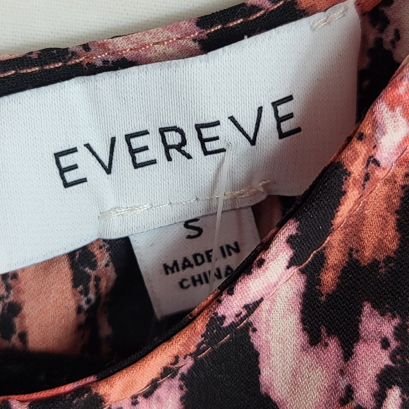 Evereve Alana Smocked Lightweight Pockets Midi Dress in Multi Pattern - Picture 14 of 15